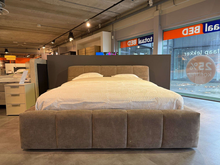 Bed Brugge - Showroomset Bed Brugge - Showroomset