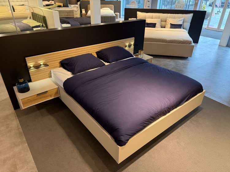 Bed Leon - Showroomset Bed Leon - Showroomset
