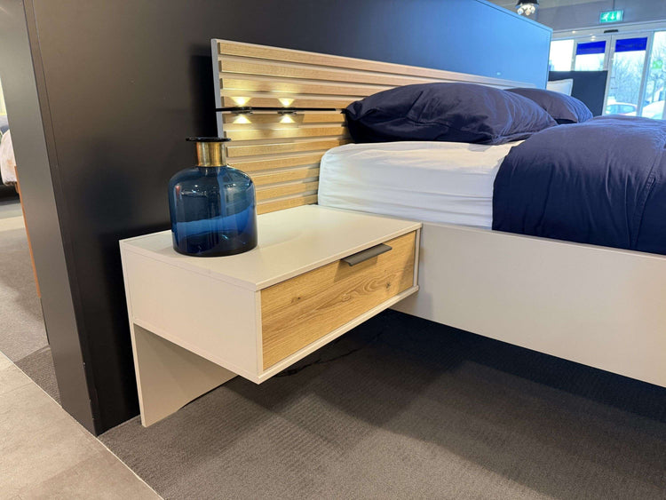 Bed Leon - Showroomset Bed Leon - Showroomset