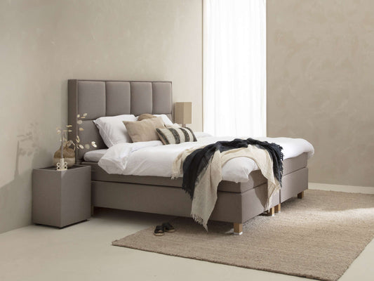 Boxspring Sundfall 153cm hoog hoofdbord Boxspring Sundfall 153cm hoog hoofdbord