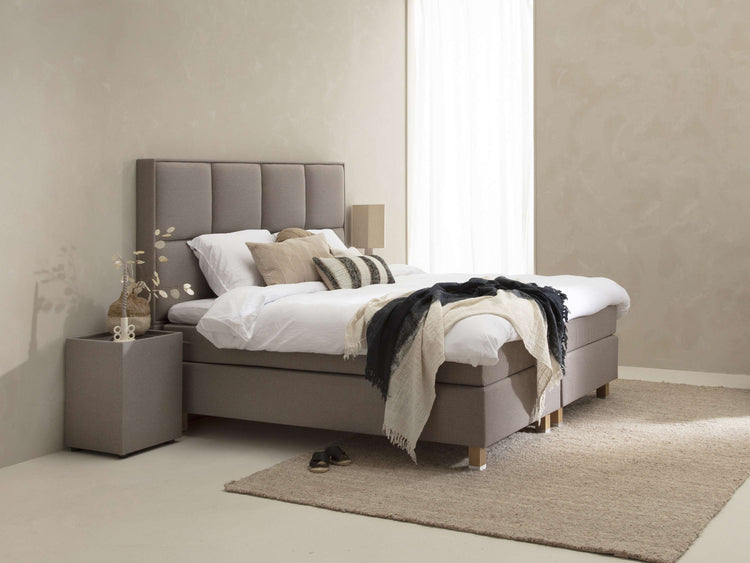Boxspring Sundfall 153cm hoog hoofdbord Boxspring Sundfall 153cm hoog hoofdbord