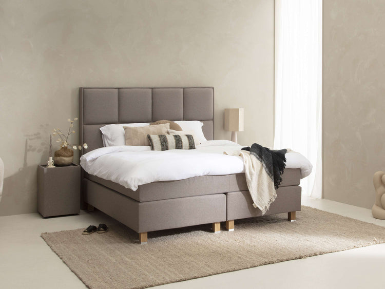 Boxspring Sundfall 153cm hoog hoofdbord Boxspring Sundfall 153cm hoog hoofdbord