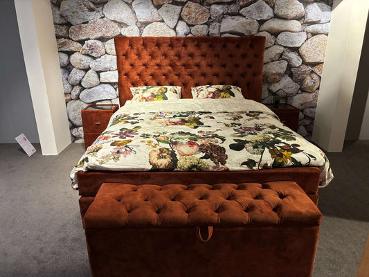 Boxspring Lulea 150cm hoog - Showroomset