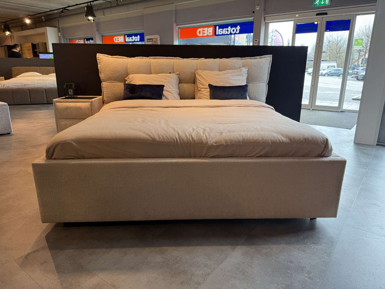 Bed Luik - Showroomset