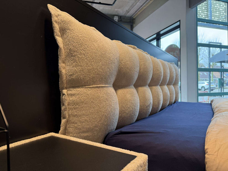 Bed Luik - Showroomset