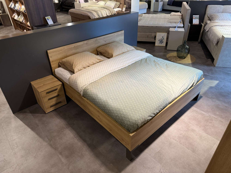 Bed Madrid - Showroomset