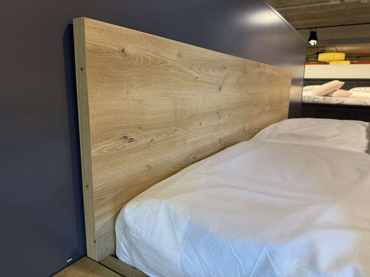 Bed Madrid - Showroomset