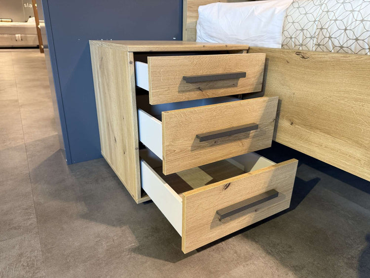 Bed Madrid - Showroomset