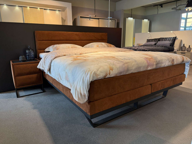 Boxspring Bordeaux - Showroomset