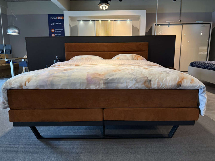 Boxspring Bordeaux - Showroomset