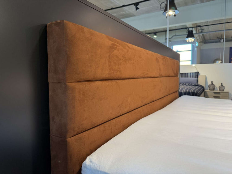 Boxspring Bordeaux - Showroomset