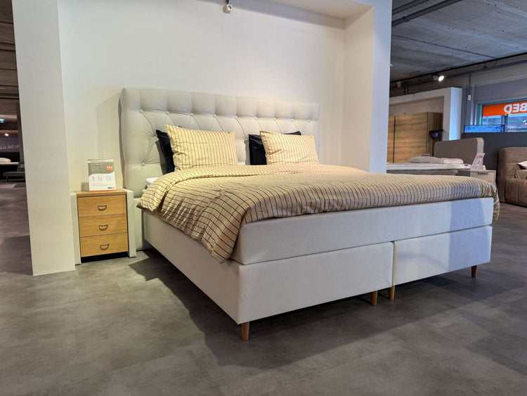 Boxspring Upsalla 153cm hoog - Showroomset