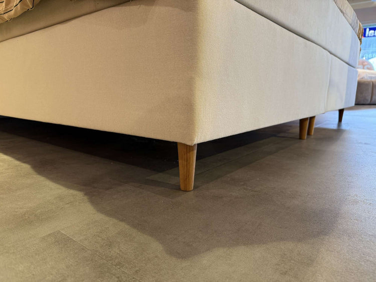 Boxspring Upsalla 153cm hoog - Showroomset