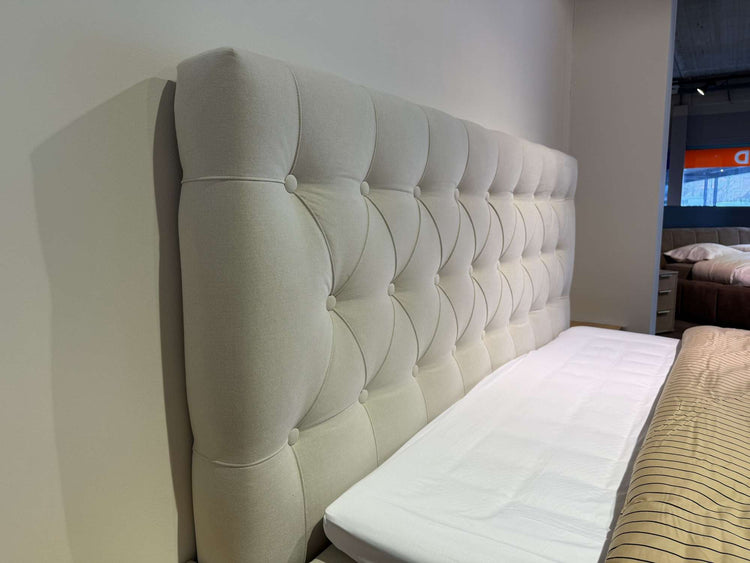 Boxspring Upsalla 153cm hoog - Showroomset