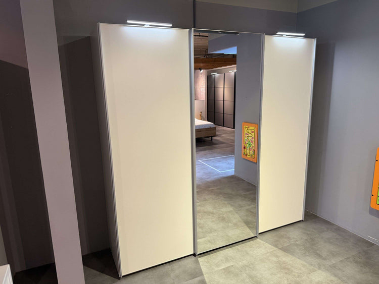Schuifdeurkast Alvaro - Showroomset