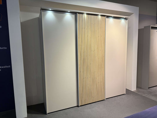 Schuifdeurkast Leon - Showroomset