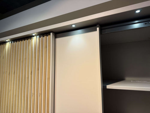 Schuifdeurkast Leon - Showroomset