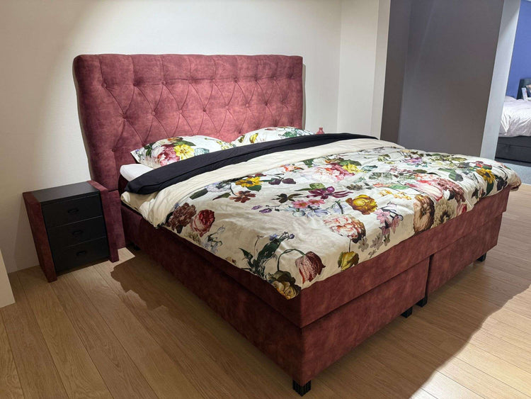 Boxspring Upsalla 150cm hoog - Showroomset