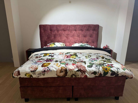 Boxspring Upsalla 150cm hoog - Showroomset